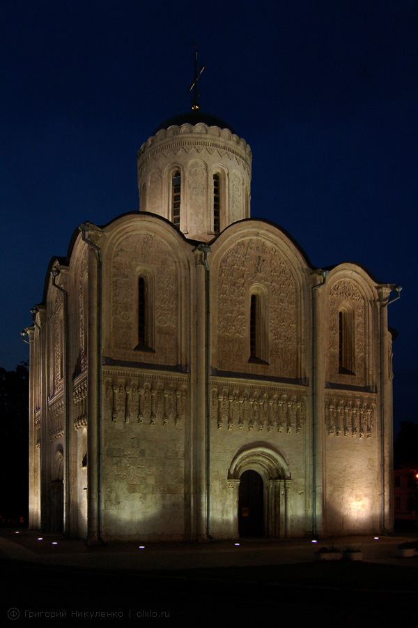 Дмитриевский Собор ночью